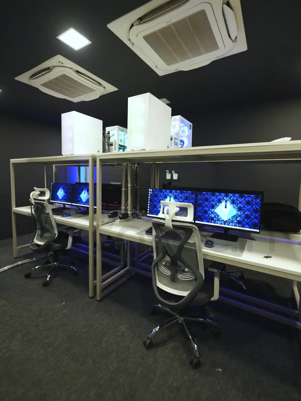 Tritern Studios - Computer Table